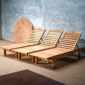 Teak sun lounger
