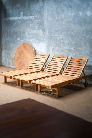 Teak sun lounger